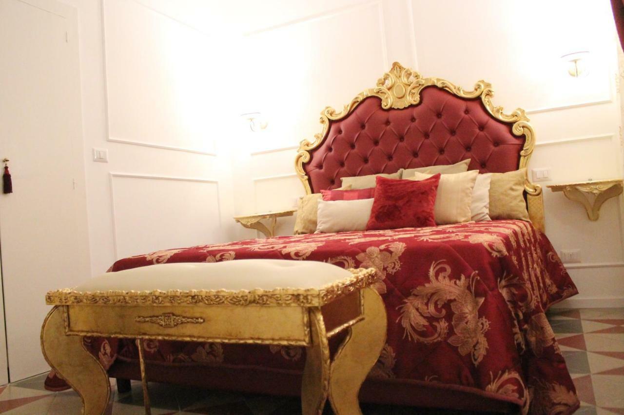 Donna Lucrezia Boutique Style Couette-café